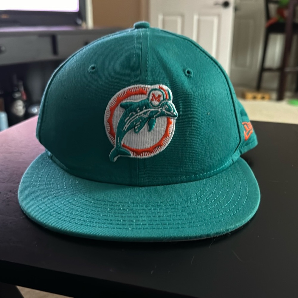 Miami Dolphin SnapBack hat. Excellent Condition